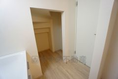 リネン付き。散らかりがちなバスタオルや清掃用品、化粧品や予備のシャンプー等もきれいに整頓できますね＾＾