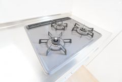 複数の調理を一度に行うことができる3口コンロ。効率よくお料理が出来ます。毎日のお料理も楽しくなりますね＾＾