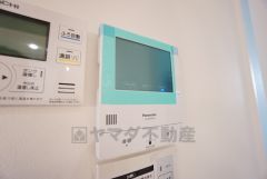 防犯はもちろん、セールスマン対策にもなるモニター付きインターホンです。 来訪者の顔が見えるので安心ですね＾＾