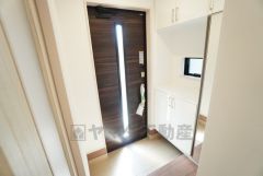 ご家族の靴をスッキリと片付けられるシューズボックス付きの玄関です＾＾スッキリと片付いた玄関は気持ちがいいです。