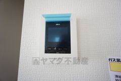 防犯性、セキュリティ対策に安心できるテレビモニター付きインターフォンです。セールスマン対策にもなり安心できます。
