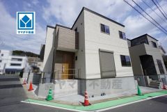 角地＾＾長丘中学校(歩5分)、長丘小学校(歩8分)＾＾循環バス「長丘四丁目フルタ前」歩1分＾＾西鉄高宮駅行き＾＾