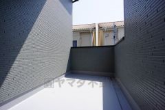 陽当たりが良さそうな南向きのバルコニー。