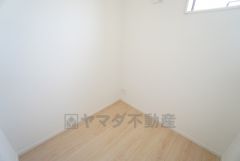 2階には窓付きのテレワークルームが設けられています＾＾書斎や趣味のスペースとして、物置としてなどライフスタイルに合わせて様々な使い方が出来そうですね＾＾