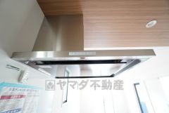 調理時の蒸気や匂いが換気扇に誘導され、効率的に排煙ができます＾＾