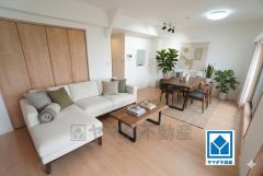 17.5帖。家族が集まる開放的なリビング。思い思いの時間を過ごしたり食事をしたり、素敵な団らんの場になりますね。家具はCGによるイメージ画像