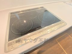 お手入れのしやすいIHクッキングヒーターです。3口コンロなので、効率よくお料理が楽しめます。毎日のお料理も楽しくなりますね＾＾