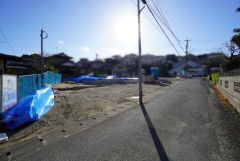 前面道路は北東側約4.2～5.9ｍの公道に面しています。