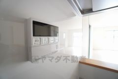 おいだき機能つきなのでお風呂に入る時間が異なるご家庭には嬉しいですね。ボタン一つで快適で便利な生活が＾＾