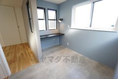 寝室にはワークコーナー付きのマルチテラスが設けられています。