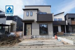 西鉄バス「須玖」歩3分。博多井尻大橋など多方面行き＾＾徒歩　公園3分、ドラモリ4分、サニー6分など周辺環境充実＾＾