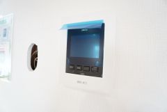 防犯性、セキュリティ対策に安心できるテレビモニター付きインターフォンです。セールスマン対策にもなり安心できます。