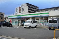 ファミリーマート　博多吉塚三丁目