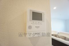 防犯はもちろん、セールスマン対策にもなるモニター付きインターホンです。