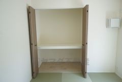 和室にも広々収納付き。