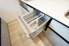 炊事時間を大幅に短縮できる食器洗浄乾燥機付き＾＾食器を洗う手間が減るので家族とのコミュニケーションの時間や自分の時間が増えますね。