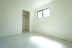 全居室収納付き＾＾お荷物の多い方も安心です＾＾寝室、子供部屋、作業部屋、、など様々な用途に分けてお使いいただけます＾＾