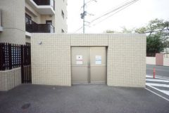 しっかりと扉の閉まるゴミ置き場。ゴミが散らかる心配もありません。