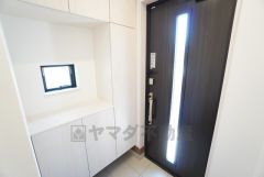 ご家族の靴をスッキリと片付けられるシューズボックス付きの玄関です＾＾スッキリと片付いた玄関は気持ちがいいです。