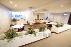 広々としたロビー。清掃の行き届いたきれいな空間です＾＾ ステキなロビーで帰ってくるのが楽しみになりそうですね＾＾ 