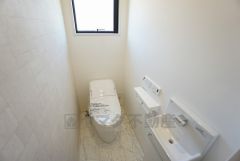 トイレは1階と2階それぞれに設けられています。