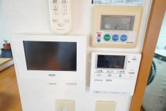 防犯性、セキュリティ対策に安心できるテレビモニター付きインターフォン付きです。セールスマン対策にもなり安心できます。
