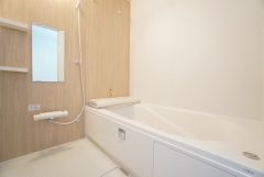 玄関からすぐ出入りできるファミリークローク。帰宅後アウターをすぐに収納出来るため、部屋が散らかりにくく片付けらくらく＾＾