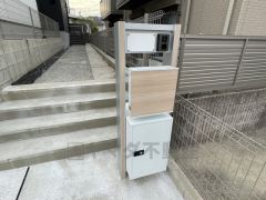 宅配ボックス付き＾＾お仕事中や外出時の荷物の受け取りに活用できそうですね＾＾