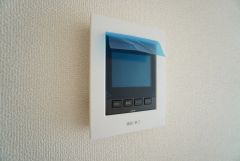 防犯性、セキュリティ対策に安心できるテレビモニター付きインターフォンです。セールスマン対策にもなり安心できます。
