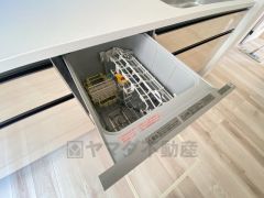 炊事時間を大幅に短縮できる食器洗浄乾燥機付き＾＾食器を洗う手間が減るので家族とのコミュニケーションの時間や自分の時間が増えますね。