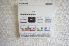 浴室暖房乾燥機には、暖房、乾燥、涼風、換気の4つの機能が付いています。タイマー付きです。換気・雨の日の洗濯も安心です＾＾