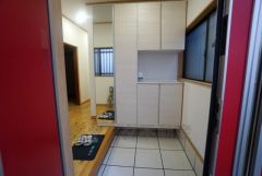 シューズボックスには鏡が付いています＾＾お出かけ前の身だしなみチェックに便利ですね＾＾