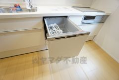 炊事時間を大幅に短縮できる食器洗浄乾燥機付き＾＾食器を洗う手間が減るので家族とのコミュニケーションの時間や自分の時間が増えますね。