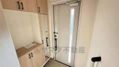 ご家族の靴をスッキリと片付けられるシューズボックス付きの玄関です＾＾スッキリと片付いた玄関は気持ちがいいです。