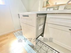 炊事時間を大幅に短縮できる食器洗浄乾燥機付き＾＾食器を洗う手間が減るので家族とのコミュニケーションの時間や自分の時間が増えますね。