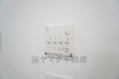 浴室暖房乾燥機には、暖房、乾燥、涼風、換気の4つの機能が付いています。タイマー付きです。換気・雨の日の洗濯も安心です＾＾