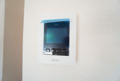 防犯性、セキュリティ対策に安心できるテレビモニター付きインターフォンです。セールスマン対策にもなり安心できます。