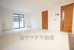 リビングには収納が設けられています。日用品や備蓄品の収納に便利ですね＾＾