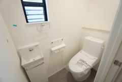 1階2階の2ヶ所にトイレがありますので、忙しい朝にも家族に気を使わず、ゆとりが生まれますね＾＾