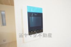 防犯はもちろん、セールスマン対策にもなるモニター付きインターホンです。 来訪者の顔が見えるので安心ですね＾＾