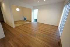 ご家族で団らんの時間を過ごすリビング。