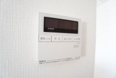 おいだき機能つきなのでお風呂に入る時間が異なるご家庭には嬉しいですね。ボタン一つで快適で便利な生活が＾＾