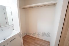 衣類やタオルの収納スペースを確保＾＾雑然とした洗面室がすっきり片付けやすくなりますし、パジャマや下着を個室に取りに行くという手間も省けます。