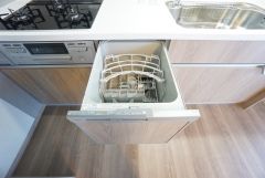 炊事時間を大幅に短縮できる食器洗浄乾燥機付き＾＾食器を洗う手間が減るので家族とのコミュニケーションの時間や自分の時間が増えますね。 