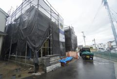 前面道路は南東側約4ｍに面しています。