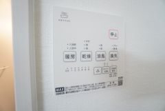 浴室暖房乾燥機付き＾＾梅雨の時期や花粉、PM2.5が酷いときなどの洗濯を干すのに重宝しそうですね＾＾
