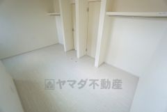 2ドア1ルーム、クローゼットも2ヶ所ついています＾＾お子様の成長に合わせてお部屋を仕切ることができます＾＾