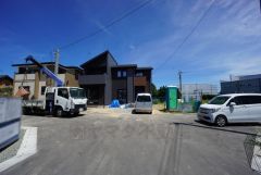 前面道路含む現地写真。