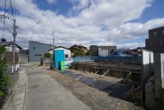 前面道路。北西側約4ｍ公道。西鉄バス「二日市」停まで徒歩約2分＾＾スーパー、コンビニまで徒歩約12分圏内＾＾