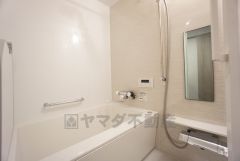 1日の疲れを癒すくつろぎのバスルーム。雨の日のお洗濯にも嬉しい浴室乾燥付き。換気機能付きなのでお風呂のカビ予防にもなります＾＾ 